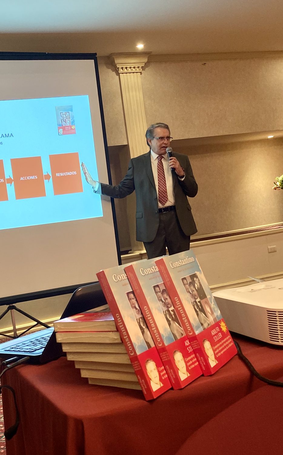 Presentación sobre procesos y libros de Adolfo Siller