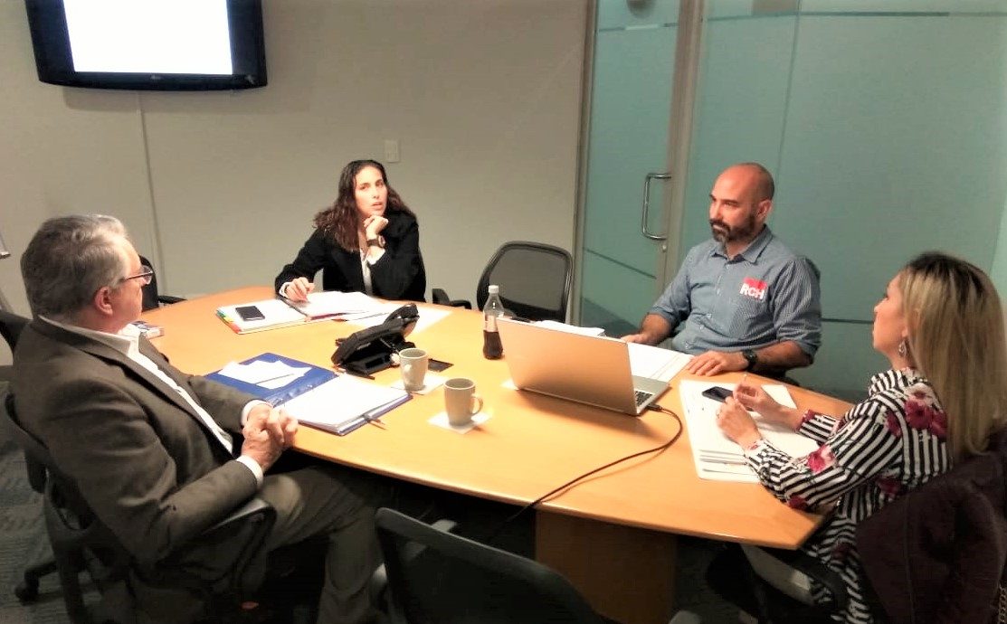 Adolfo Siller en una sesión de consultoría para empresa familiar en Monterrey